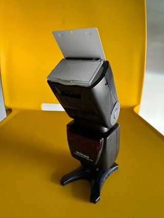 Flash Nikon SB-700 con custodia