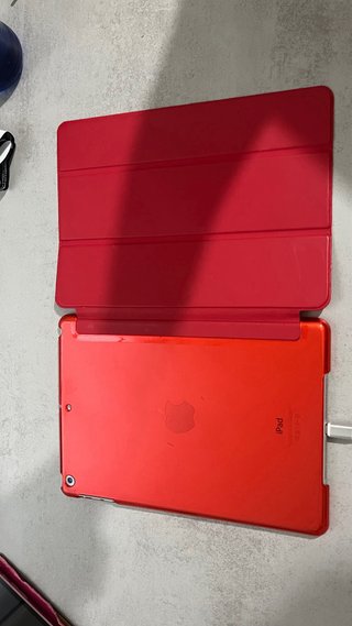 iPad Air 16GB Plata + Funda Roja