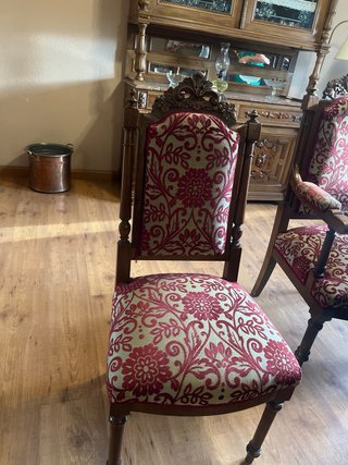 Mueble aparador de madera tallada