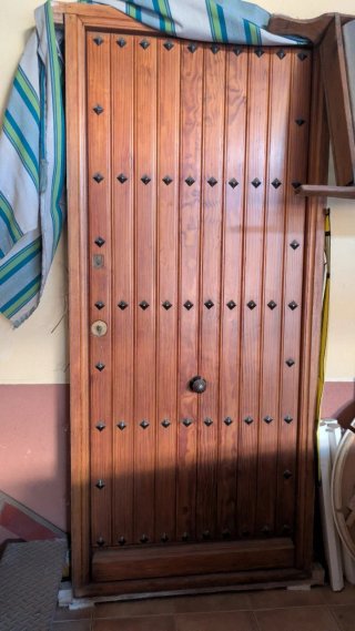 Puerta exterior madera maciza