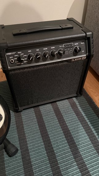 Guitarra Eléctrica Negra + Amplificador