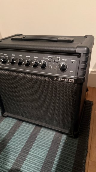 Guitarra Eléctrica Negra + Amplificador