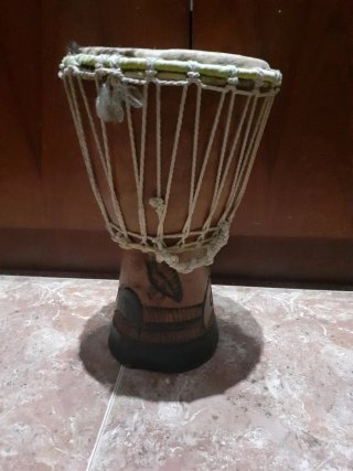 Tambor africano artesanal