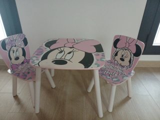 Mesa infantil Minnie + 2 sillas