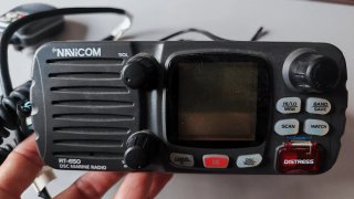 Emisora VHF Navicom RT-650 DSC