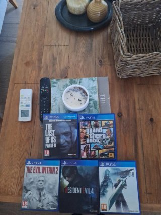 Lote 5 Videogiochi PS4: The Last of Us 2, GTA V, T