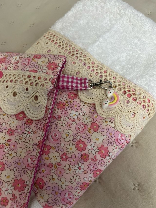 Juego Toalla y Neceser Floral Rosa