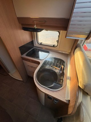 Autocaravana Burstner Aviano i728