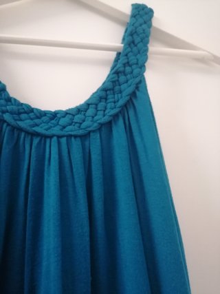 Vestido azul fluido de verano sin mangas