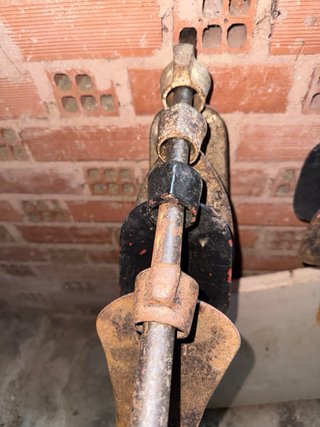 Lote de azadas antiguas (unidad 5 euros)