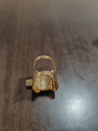 Abrazadera Vandoren V16 Saxo Tenor.