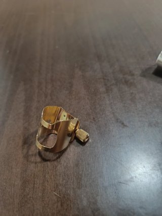 Abrazadera Vandoren V16 Saxo Tenor.