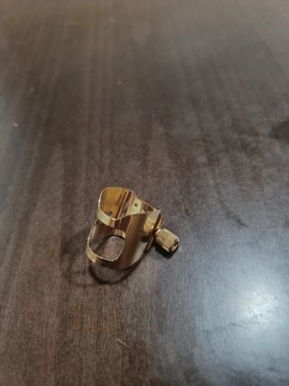 Abrazadera Vandoren V16 Saxo Tenor.