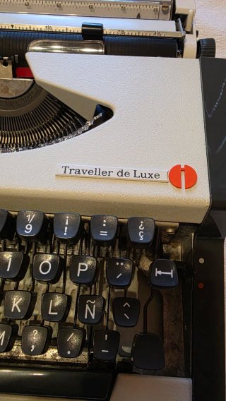Máquina de escribir Olympia Traveller de Luxe