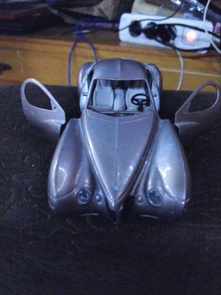 Coche antiguo de colección le falta los cristales