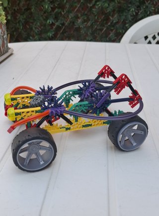 Coche K-nex montado