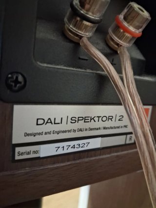 Altavoces Dali Spektor 2 + soportes de suelo