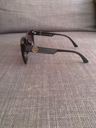 Gafas de sol Hermes negras y doradas