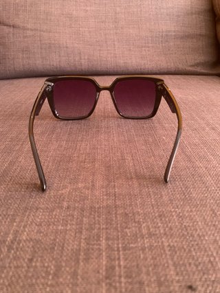 Gafas de sol Hermes negras y doradas