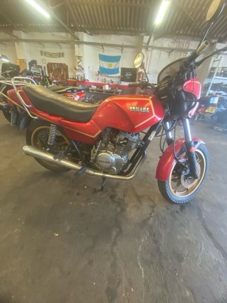 Yamaha Sanglas Roja y Dorada