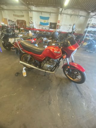 Yamaha Sanglas Roja y Dorada