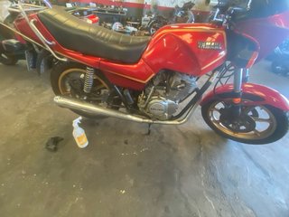 Yamaha Sanglas Roja y Dorada