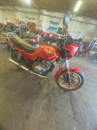 Yamaha Sanglas Roja y Dorada