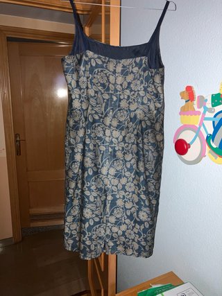Vestido de fiesta floral azul y beige