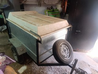 Remolque de carga en buen estado