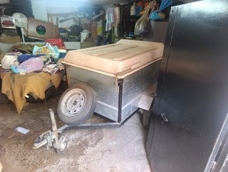 Remolque de carga en buen estado