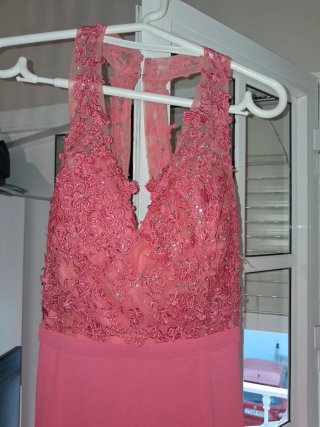 Vestido elegante de fiesta, color salmón largo