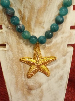 Collar resina y estrella dorada