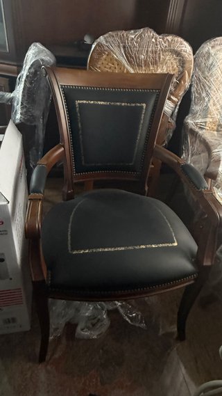 Mesa de comedor+ 6 sillas de piel con reposabrazos