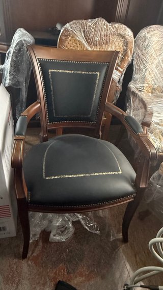 Mesa de comedor+ 6 sillas de piel con reposabrazos