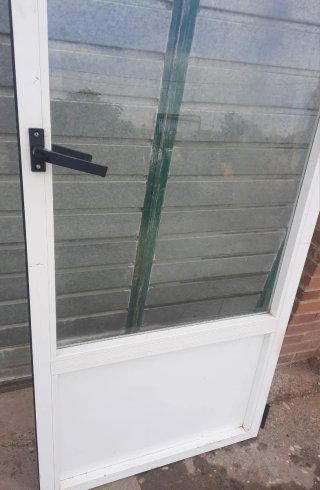 Puerta aluminio blanco con cristal 80x208