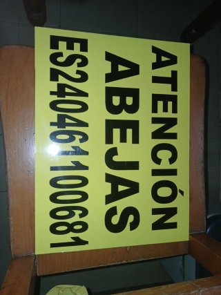 Cartel Atención Abejas