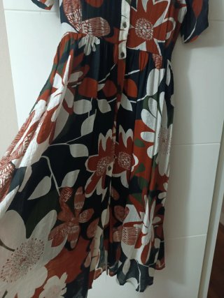 Vestido camisero estampado floral.