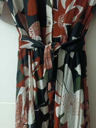 Vestido camisero estampado floral.