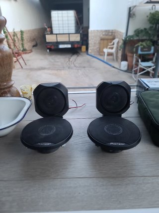 Altavoces Pioneer Negros