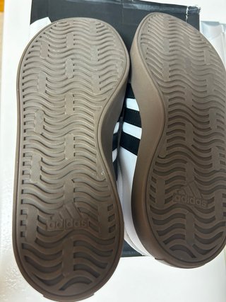 Zapatillas Adidas Blancas y Marrones