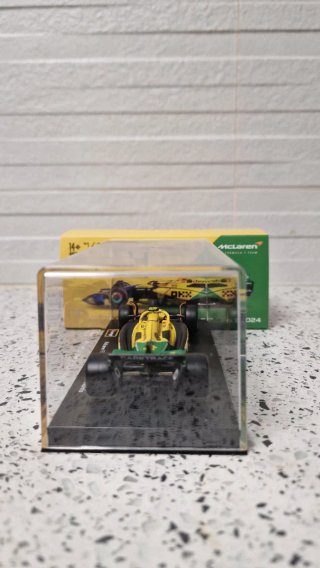 Maqueta F1 Lando Norris McLaren MCL38 1:43