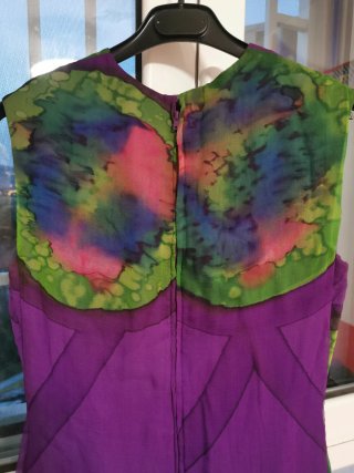 Vestido estampado estilo vintage morado y verde