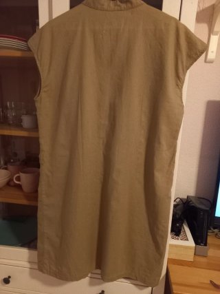 Vestido de lino beige sin mangas