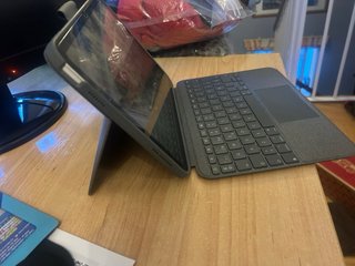 Logitech Combo Touch iPad A16