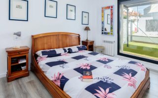 URGE: Cama con 2 mesillas de noche de Roche Bobois