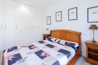 URGE: Cama con 2 mesillas de noche de Roche Bobois
