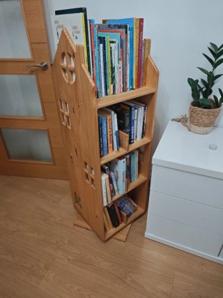 Casita estantería de madera maciza