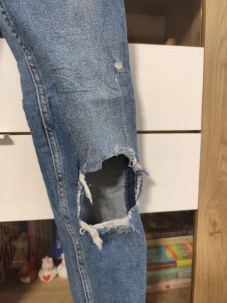 Pantalón vaquero Bershka skinny T.34 rotos