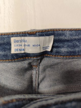Pantalón vaquero Bershka skinny T.34 rotos