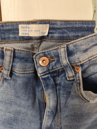 Pantalón vaquero Bershka skinny T.34 rotos